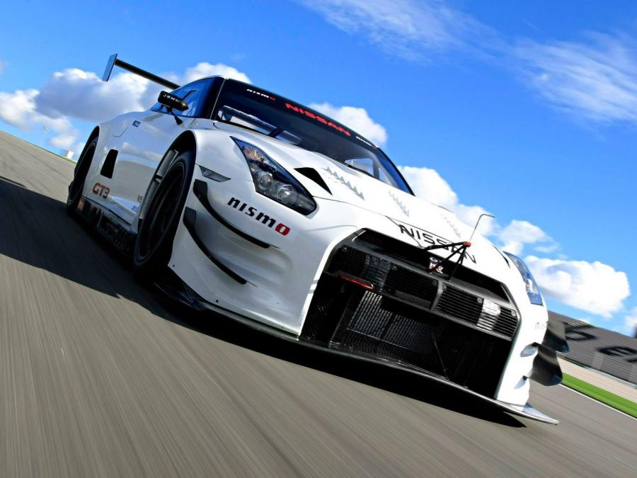  Nissan GT-R GT3 by Nismo 2012 года  (фото 2 из 14)